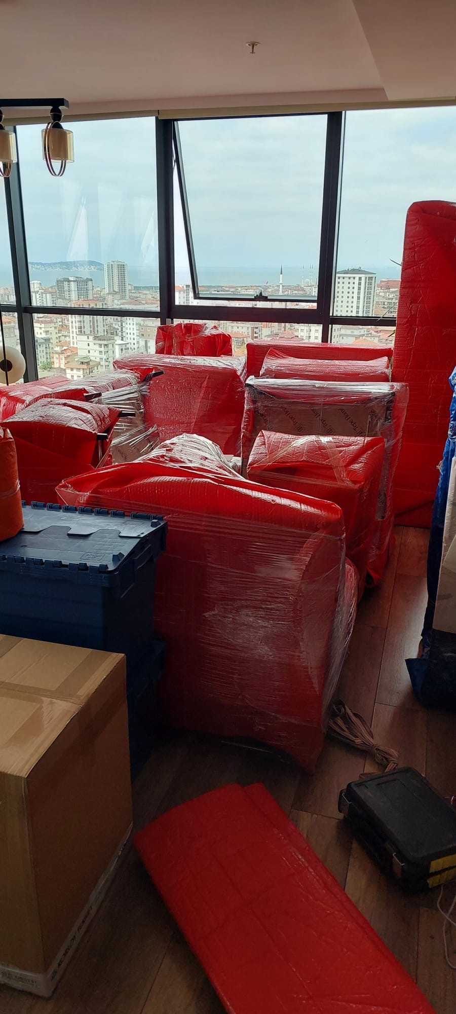 Depolamaya ve taşımaya hazırlanmış paketli eşyalar